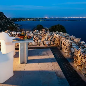 Nido Del Pellegrino , Favignana Italy
