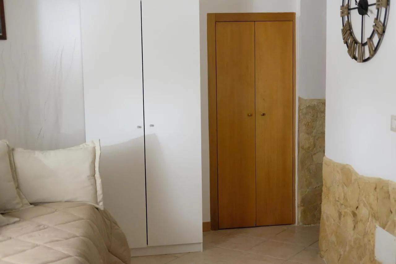 Nicole House Panzió Bari
